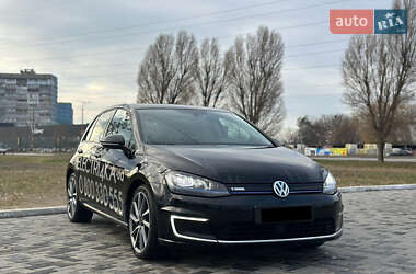 Хетчбек Volkswagen e-Golf 2015 в Дніпрі