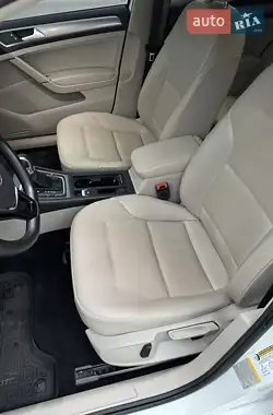 Volkswagen e-Golf 2015