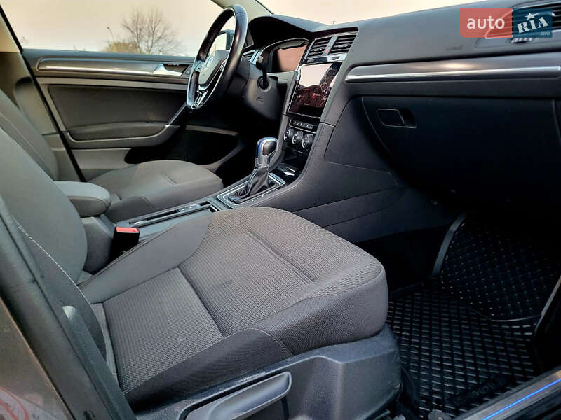 Хетчбек Volkswagen e-Golf 2018 в Ужгороді