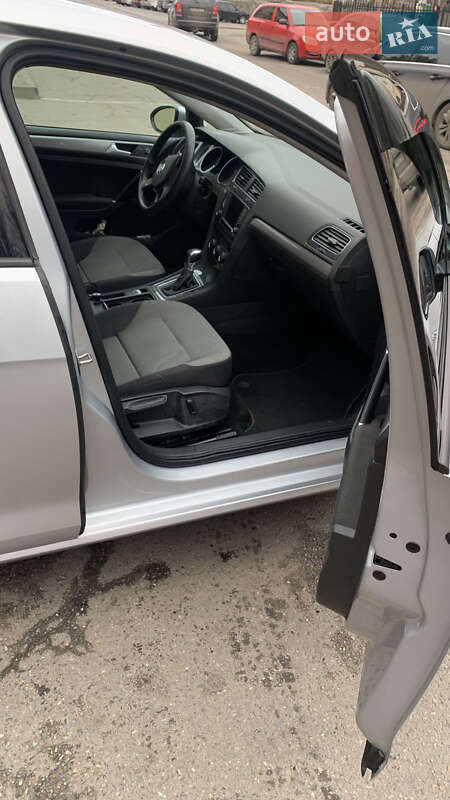 Хетчбек Volkswagen e-Golf 2015 в Запоріжжі