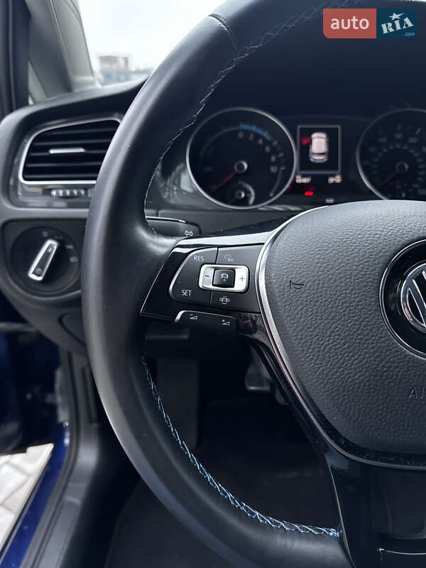Хетчбек Volkswagen e-Golf 2019 в Києві