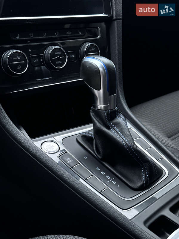 Хетчбек Volkswagen e-Golf 2019 в Києві
