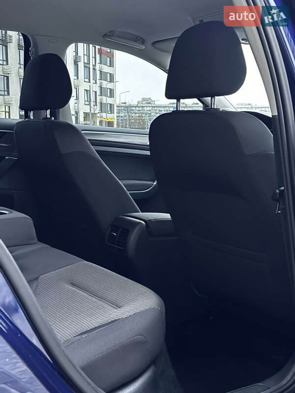 Хетчбек Volkswagen e-Golf 2019 в Києві