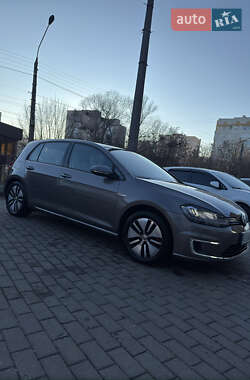 Хетчбек Volkswagen e-Golf 2015 в Чернівцях