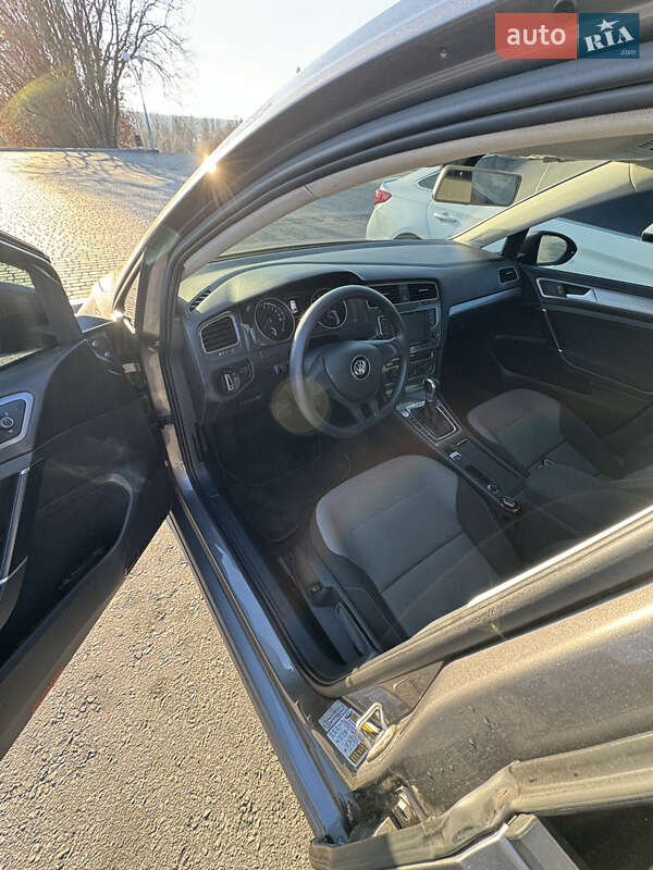 Хетчбек Volkswagen e-Golf 2016 в Запоріжжі