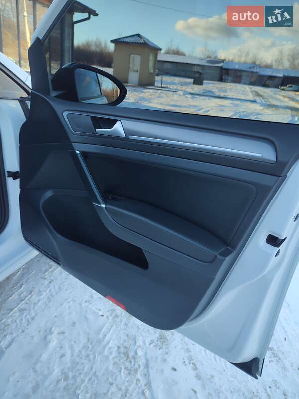 Хэтчбек Volkswagen e-Golf 2018 в Ивано-Франковске