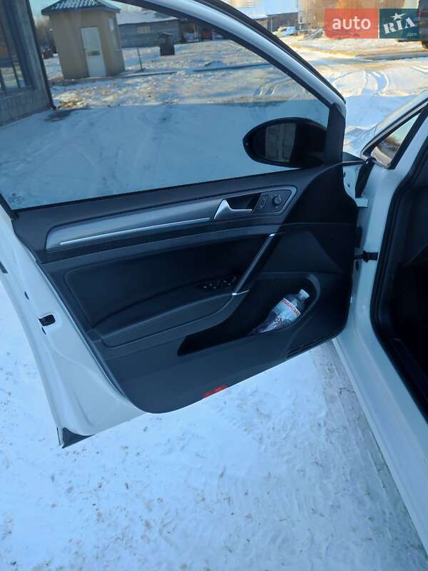 Хэтчбек Volkswagen e-Golf 2018 в Ивано-Франковске