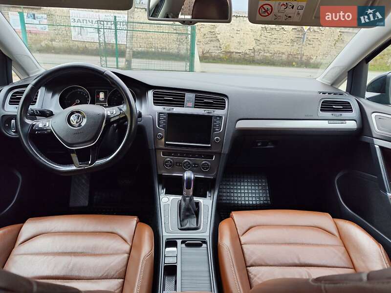 Хэтчбек Volkswagen e-Golf 2015 в 