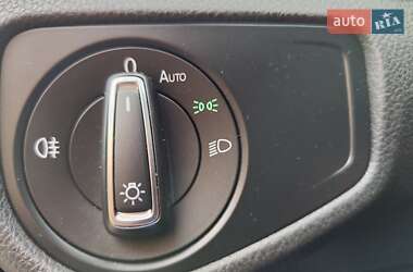 Хэтчбек Volkswagen e-Golf 2015 в 
