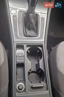 Хэтчбек Volkswagen e-Golf 2016 в 