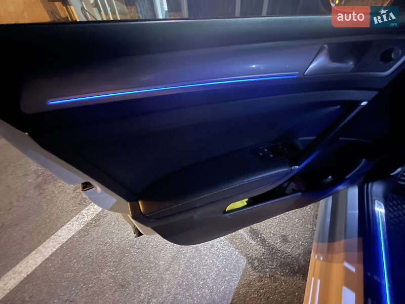 Хетчбек Volkswagen e-Golf 2016 в Києві