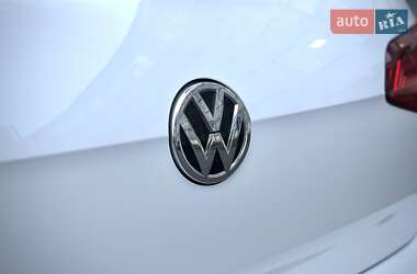 Хэтчбек Volkswagen e-Golf 2019 в 