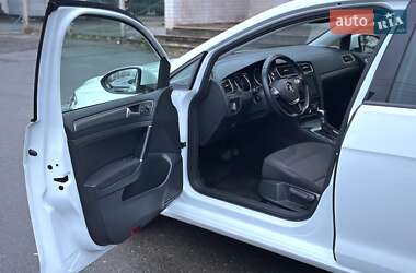 Хэтчбек Volkswagen e-Golf 2019 в 