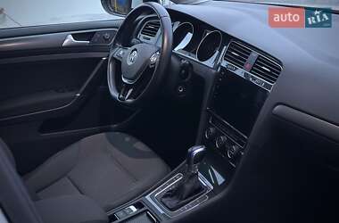 Хэтчбек Volkswagen e-Golf 2019 в 