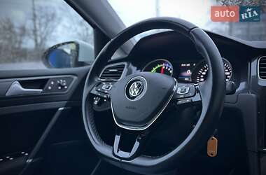 Хэтчбек Volkswagen e-Golf 2019 в 