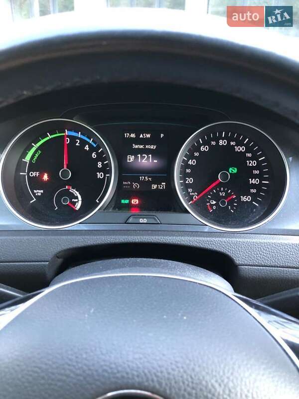 Хэтчбек Volkswagen e-Golf 2016 в Новояворовске