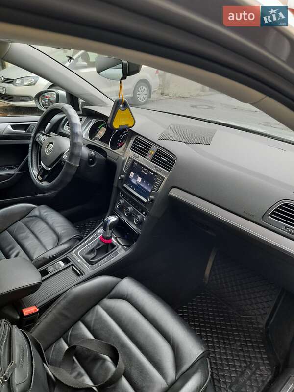 Хетчбек Volkswagen e-Golf 2016 в Івано-Франківську
