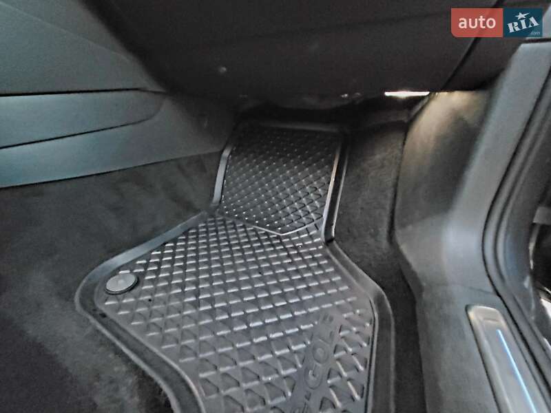 Хетчбек Volkswagen e-Golf 2018 в Ужгороді