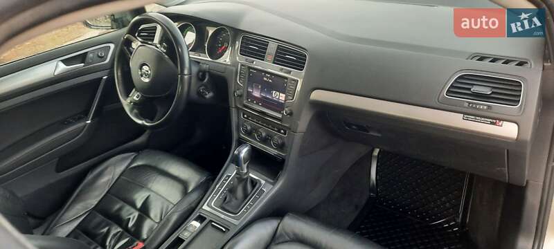 Хэтчбек Volkswagen e-Golf 2015 в Каменец-Подольском