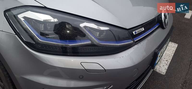 Хэтчбек Volkswagen e-Golf 2018 в Киеве