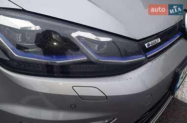 Хетчбек Volkswagen e-Golf 2018 в 