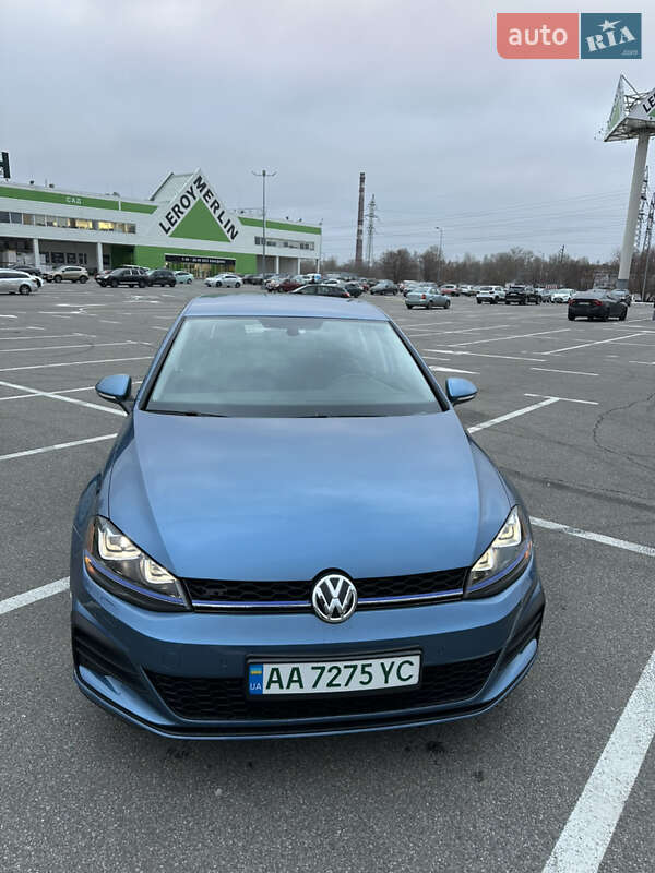 Хэтчбек Volkswagen e-Golf 2016 в Киеве