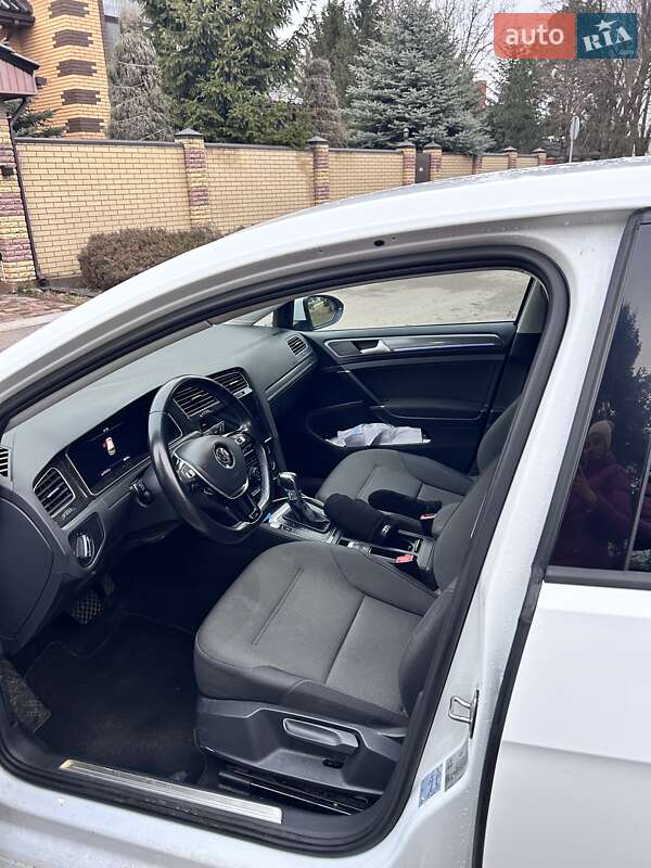 Хетчбек Volkswagen e-Golf 2017 в Києві
