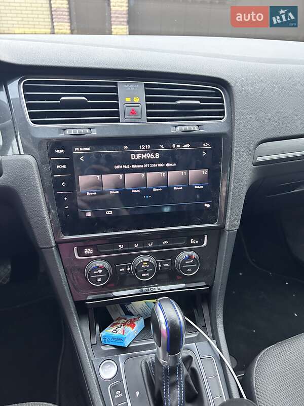 Хетчбек Volkswagen e-Golf 2017 в Києві