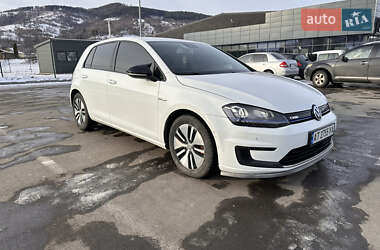 Хэтчбек Volkswagen e-Golf 2014 в 