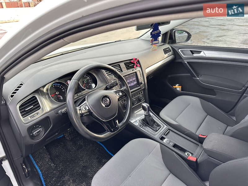 Хетчбек Volkswagen e-Golf 2014 в Яремчі