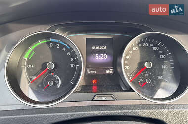 Хэтчбек Volkswagen e-Golf 2014 в 