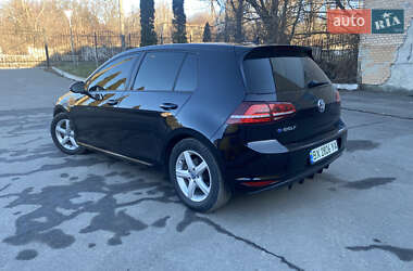 Хэтчбек Volkswagen e-Golf 2015 в 