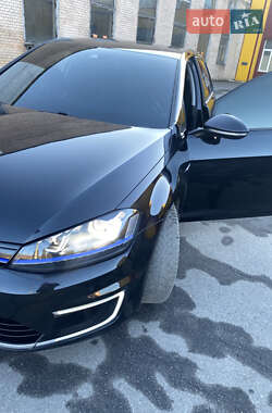Хэтчбек Volkswagen e-Golf 2015 в 