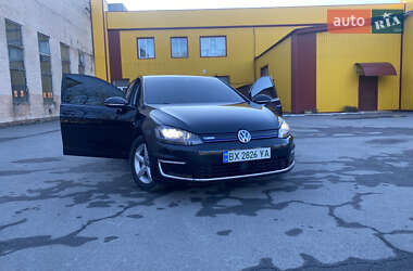 Хэтчбек Volkswagen e-Golf 2015 в 