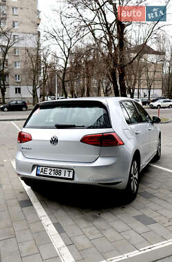 Хетчбек Volkswagen e-Golf 2016 в Дніпрі