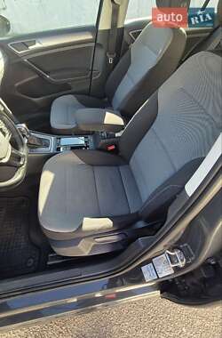 Хэтчбек Volkswagen e-Golf 2015 в 