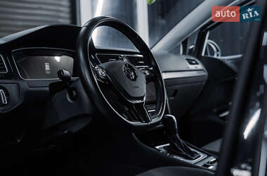Хэтчбек Volkswagen e-Golf 2020 в 