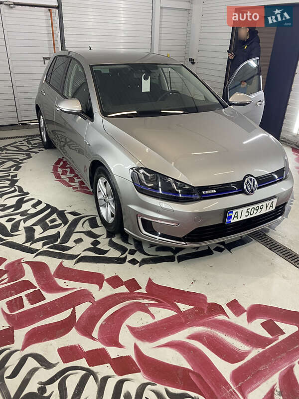 Хетчбек Volkswagen e-Golf 2016 в Києві
