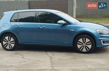 Хетчбек Volkswagen e-Golf 2015 в 