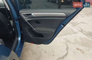 Хетчбек Volkswagen e-Golf 2015 в 