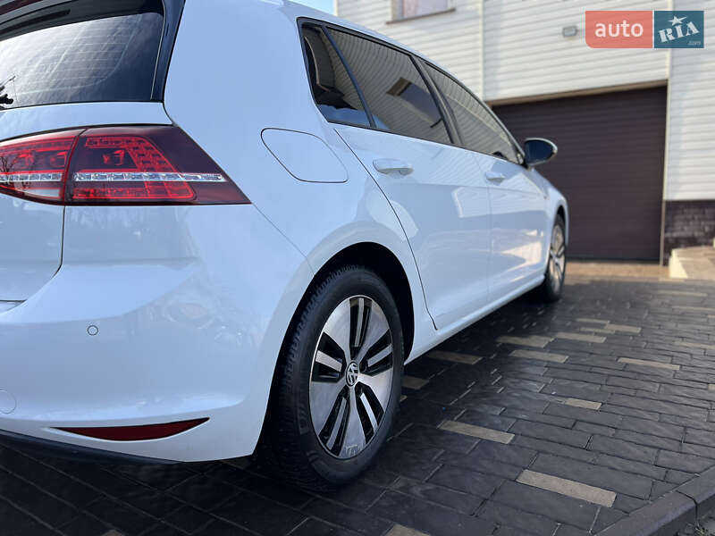 Хэтчбек Volkswagen e-Golf 2015 в Ивано-Франковске