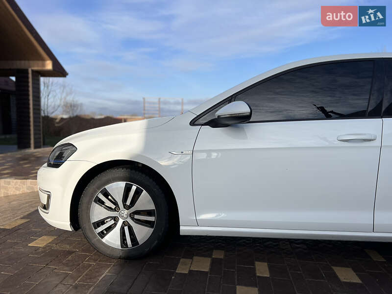 Хэтчбек Volkswagen e-Golf 2015 в Ивано-Франковске