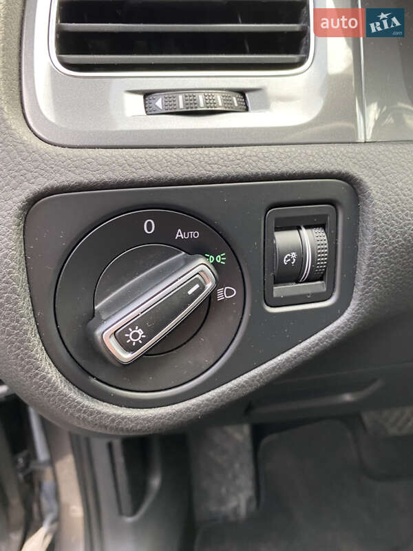 Хетчбек Volkswagen e-Golf 2016 в Дніпрі