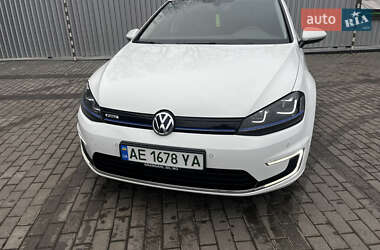 Хэтчбек Volkswagen e-Golf 2015 в 