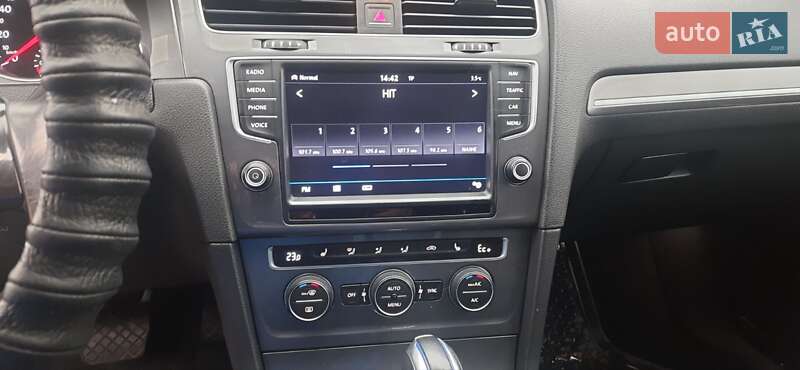 Хетчбек Volkswagen e-Golf 2016 в Житомирі