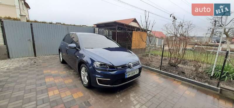 Хетчбек Volkswagen e-Golf 2016 в Житомирі