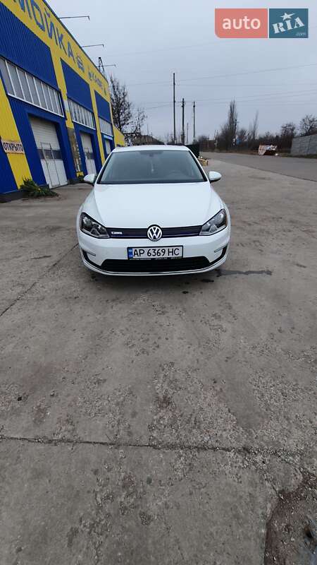 Хетчбек Volkswagen e-Golf 2015 в 