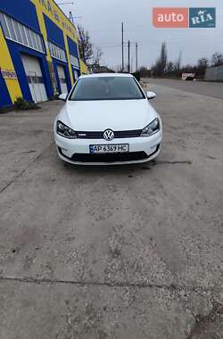 Хетчбек Volkswagen e-Golf 2015 в 