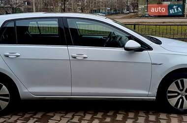 Хэтчбек Volkswagen e-Golf 2019 в 
