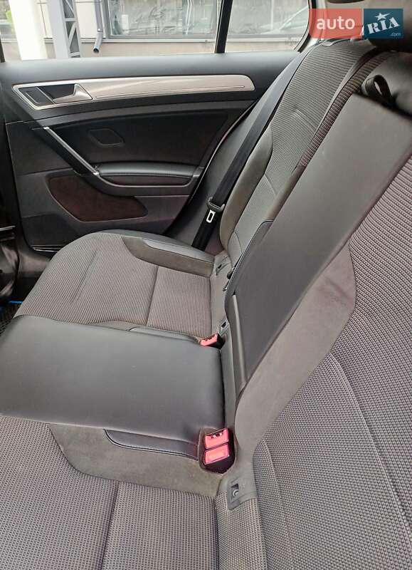 Хетчбек Volkswagen e-Golf 2019 в Сумах